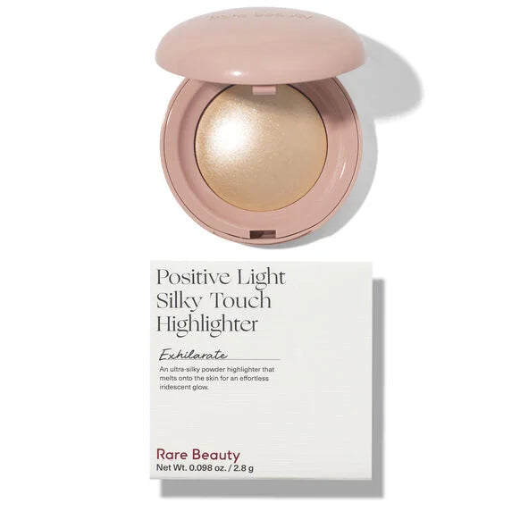 Iluminador compacto Rare Beauty luminoso